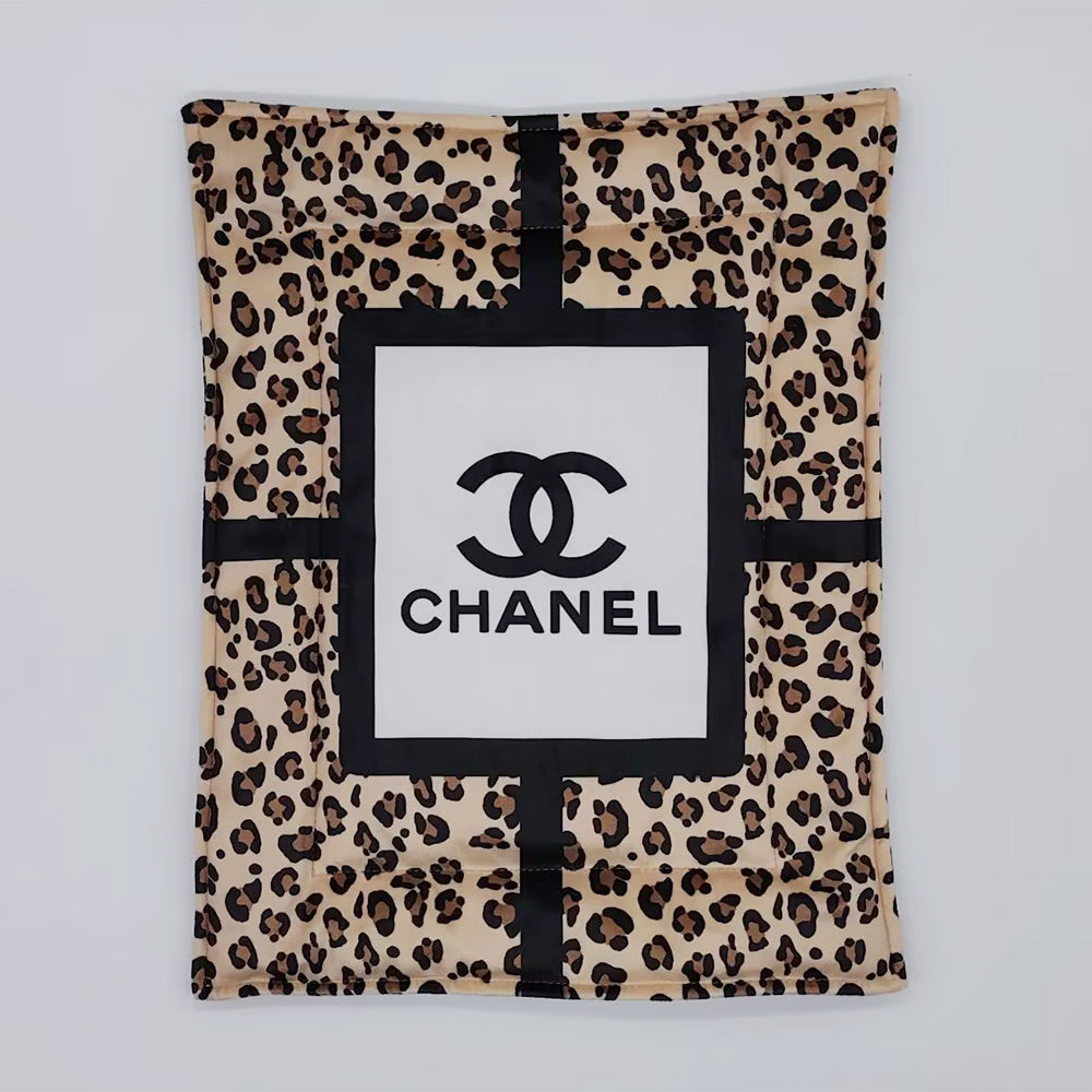 DoggieDeluxe™ Luxury Flannel Mat